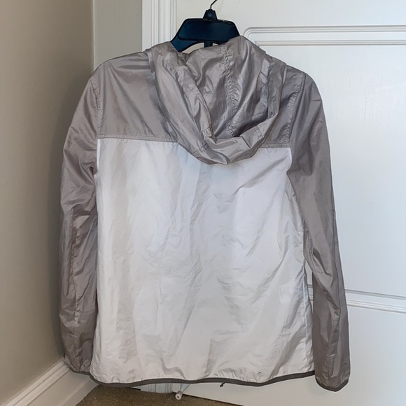 grey and white eddie bauer wind breaker - Picture 2 of 3